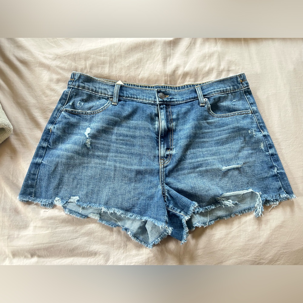 Aeri shorts size XL